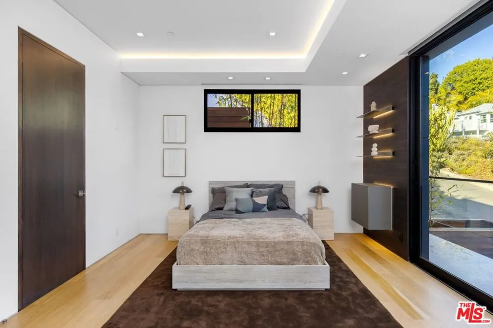 1317 Londonderry Place Los Angeles, CA 90069