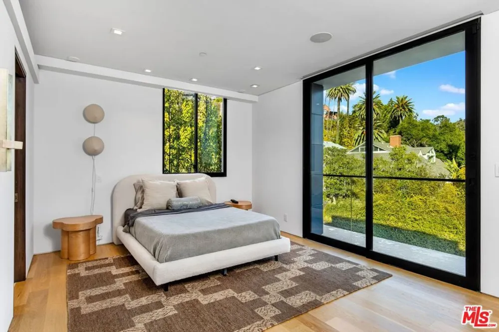 1317 Londonderry Place Los Angeles, CA 90069