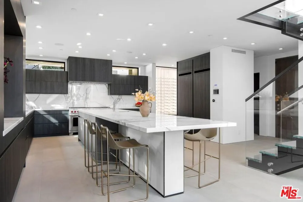 1317 Londonderry Place Los Angeles, CA 90069