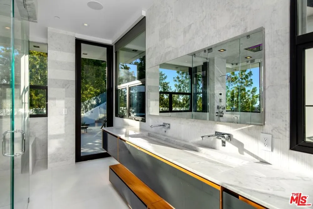 1317 Londonderry Place Los Angeles, CA 90069