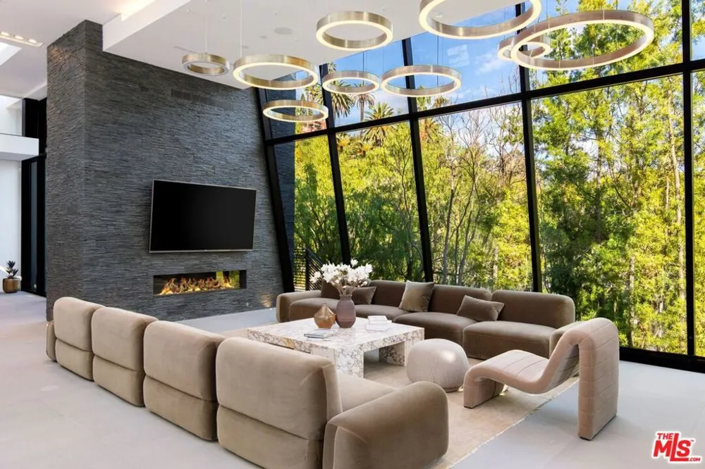 1317 Londonderry Place Los Angeles, CA 90069