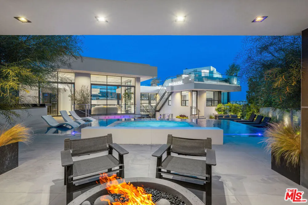 1317 Londonderry Place Los Angeles, CA 90069