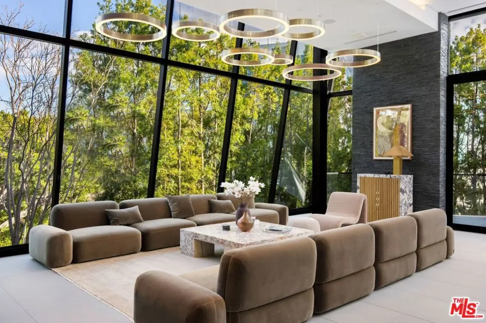 1317 Londonderry Place Los Angeles, CA 90069