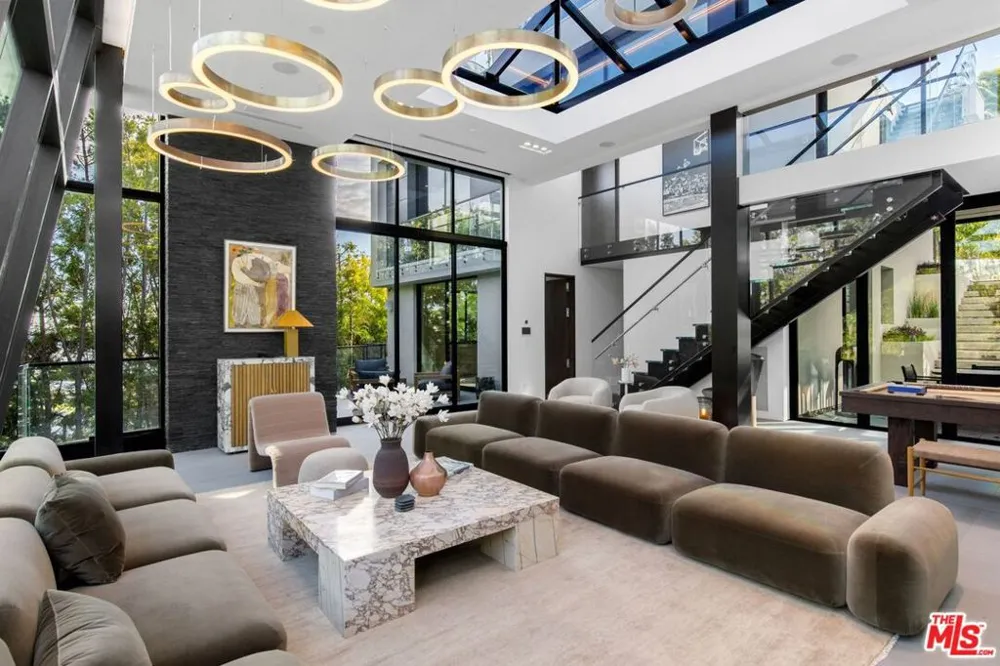 1317 Londonderry Place Los Angeles, CA 90069