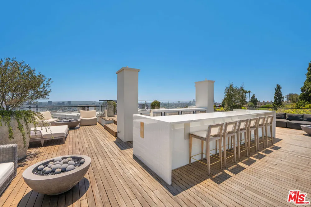 1317 Londonderry Place Los Angeles, CA 90069