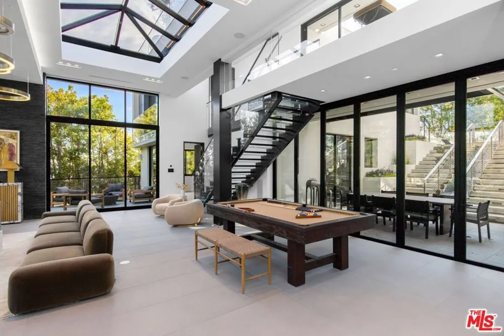 1317 Londonderry Place Los Angeles, CA 90069