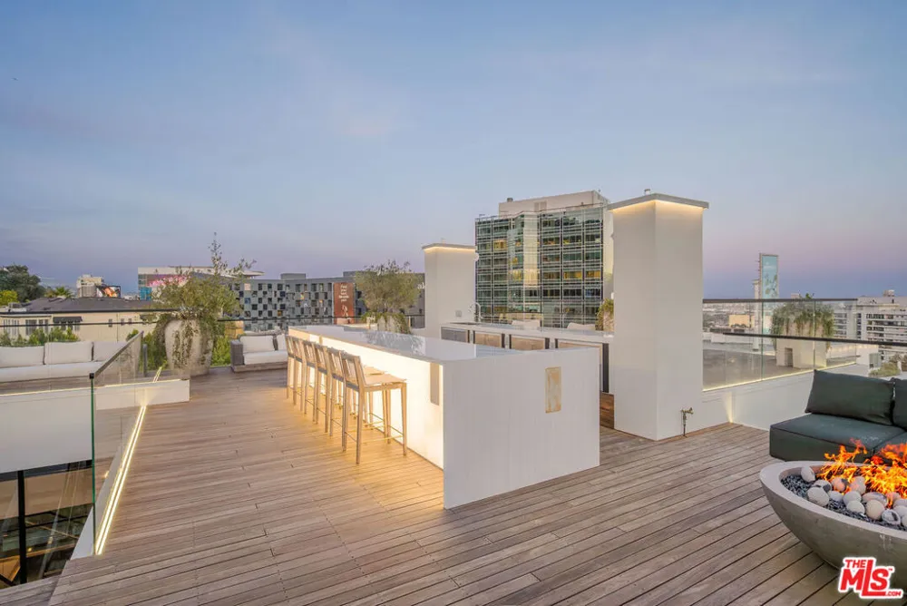 1317 Londonderry Place Los Angeles, CA 90069