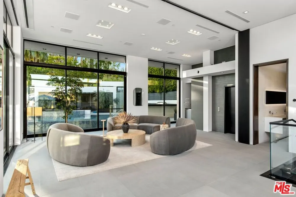 1317 Londonderry Place Los Angeles, CA 90069