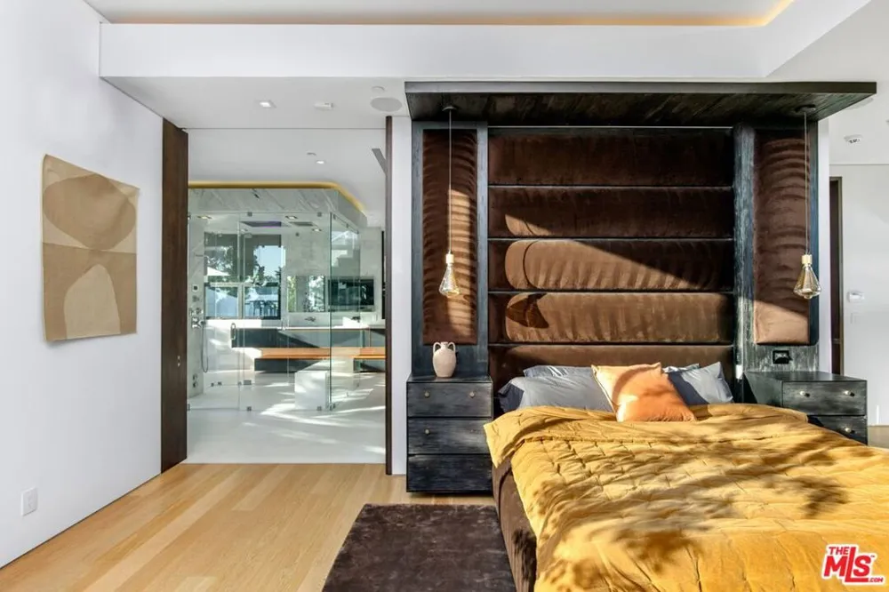 1317 Londonderry Place Los Angeles, CA 90069