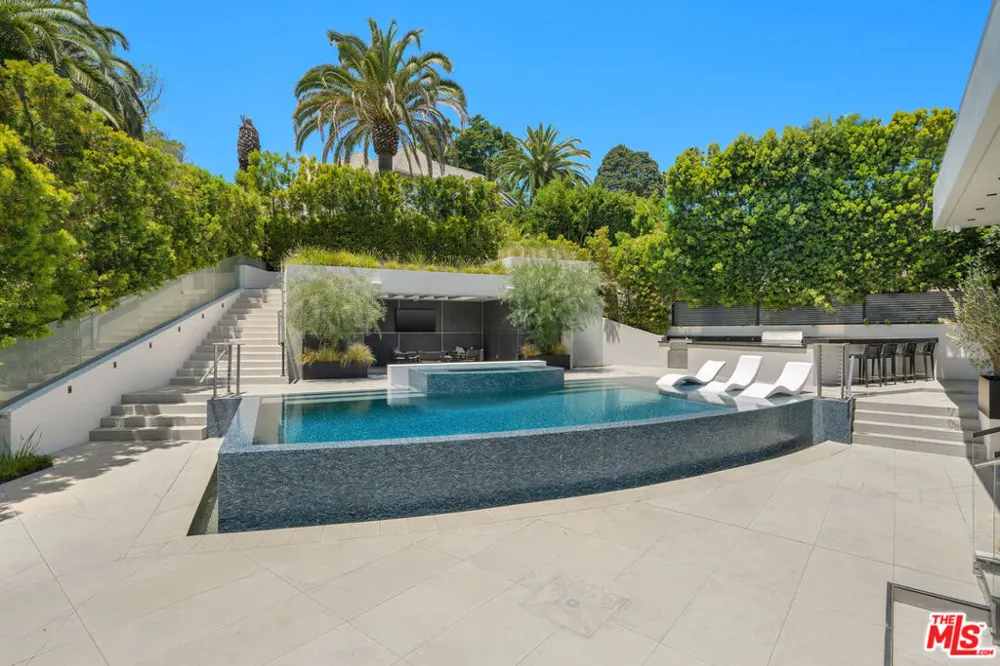 1317 Londonderry Place Los Angeles, CA 90069