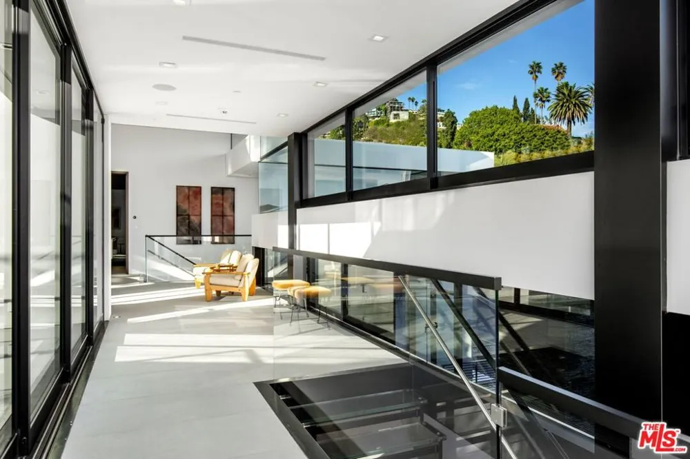 1317 Londonderry Place Los Angeles, CA 90069