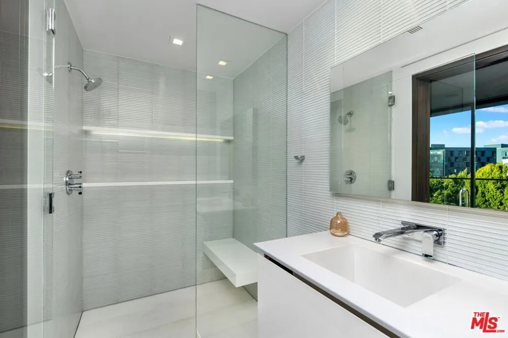 1317 Londonderry Place Los Angeles, CA 90069