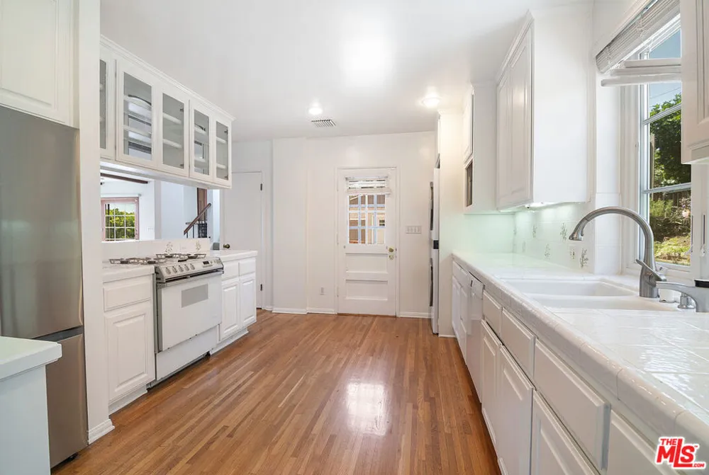 12100 Marine Street Los Angeles, CA 90066