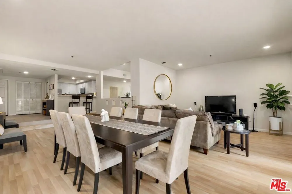 12011 Goshen Avenue #102 Los Angeles, CA 90049