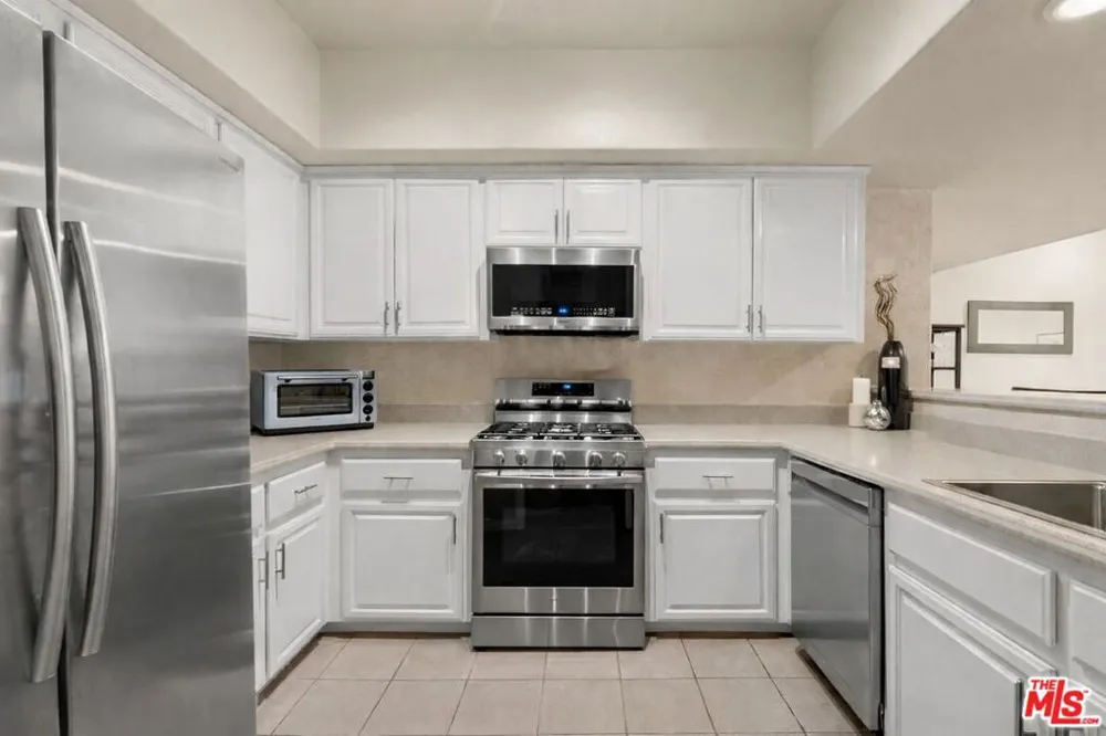 12011 Goshen Avenue #102 Los Angeles, CA 90049