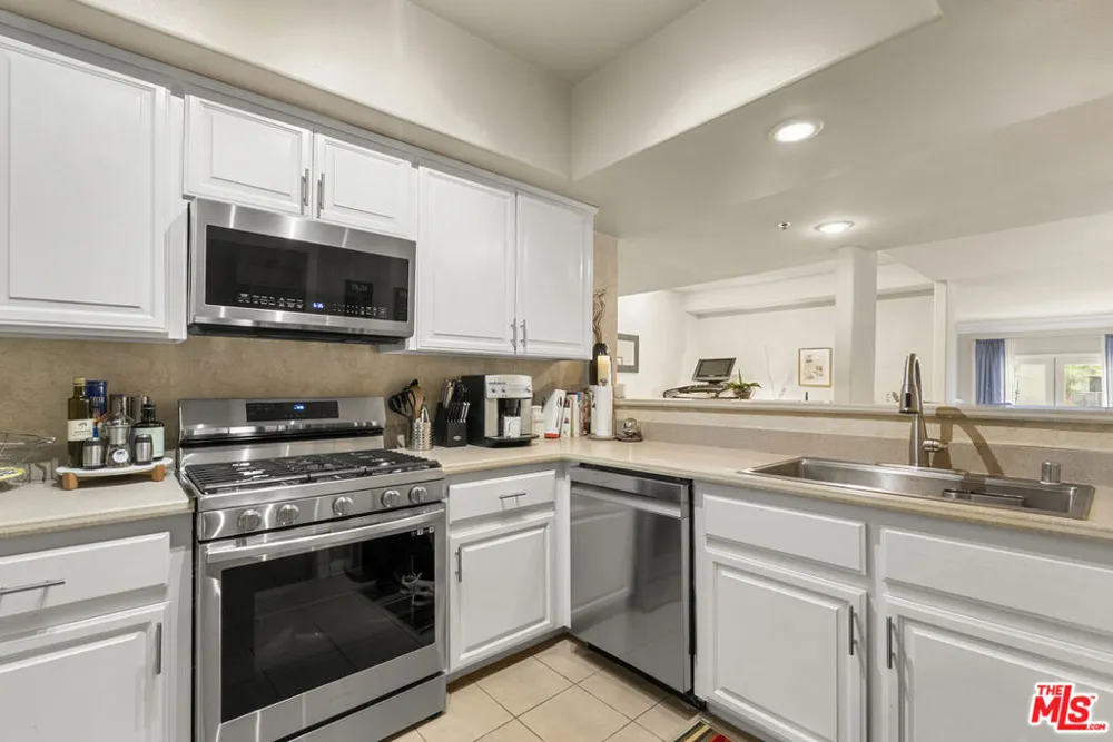 12011 Goshen Avenue #102 Los Angeles, CA 90049