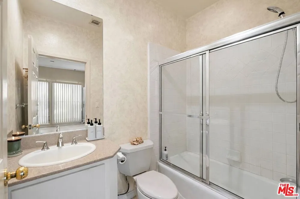 12011 Goshen Avenue #102 Los Angeles, CA 90049