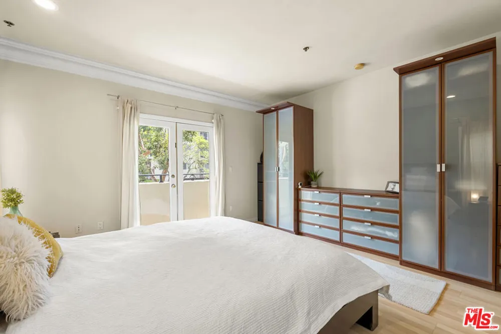 12011 Goshen Avenue #102 Los Angeles, CA 90049