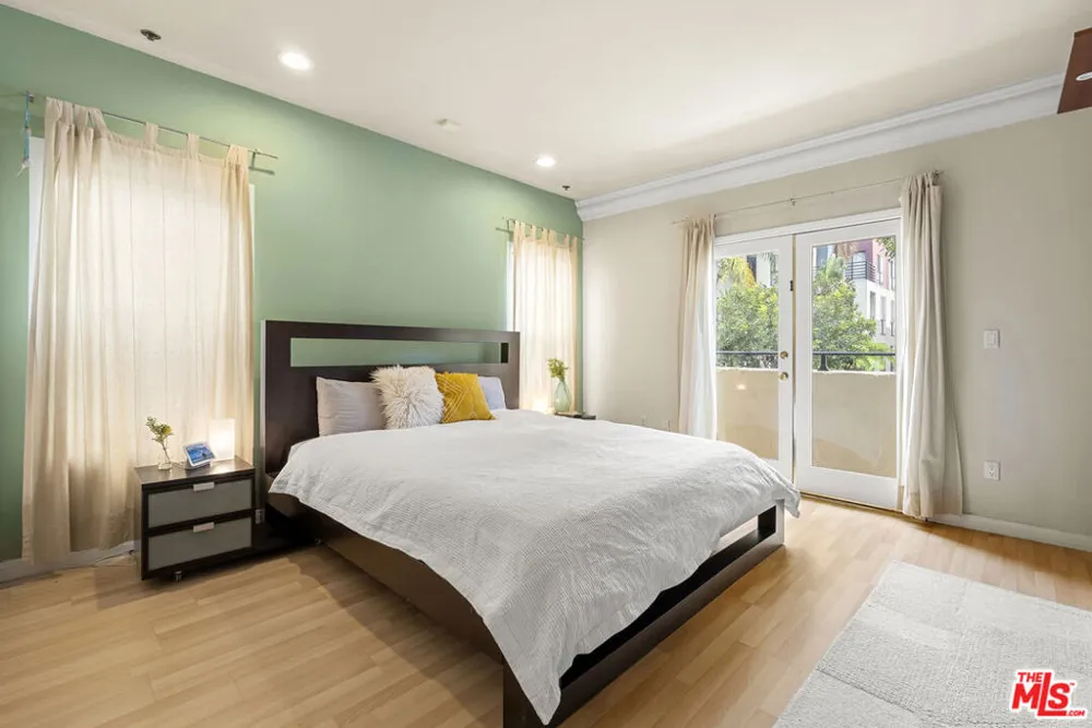 12011 Goshen Avenue #102 Los Angeles, CA 90049