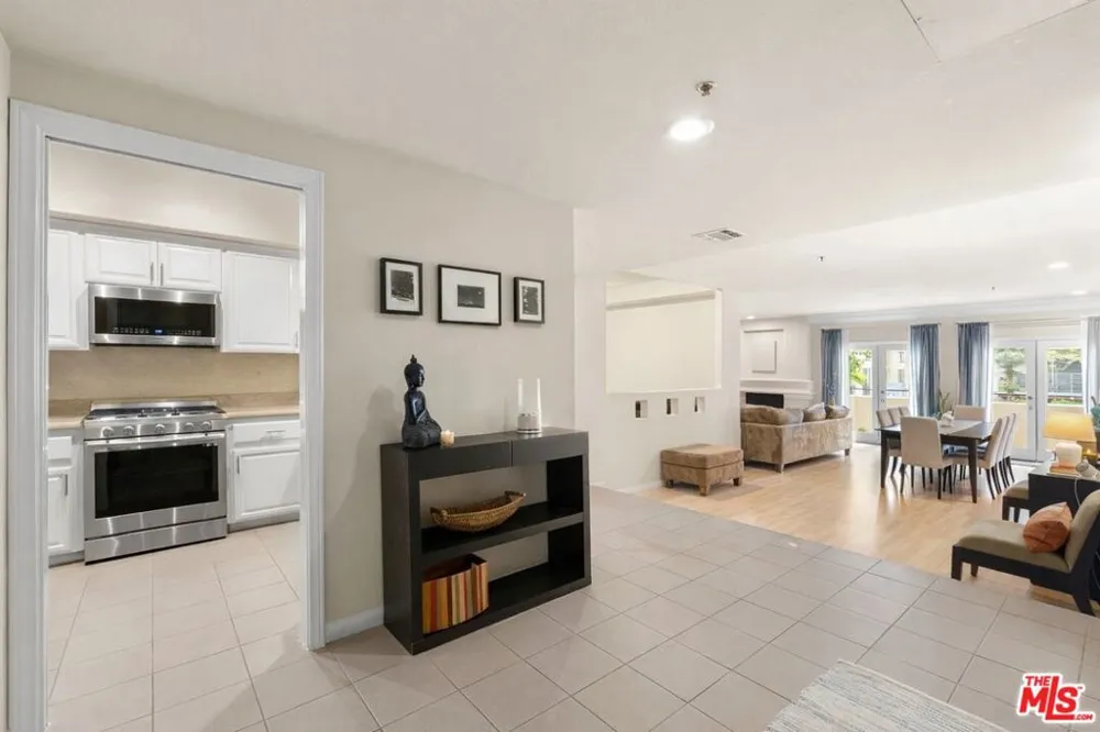 12011 Goshen Avenue #102 Los Angeles, CA 90049