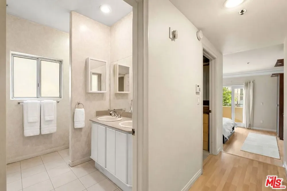 12011 Goshen Avenue #102 Los Angeles, CA 90049