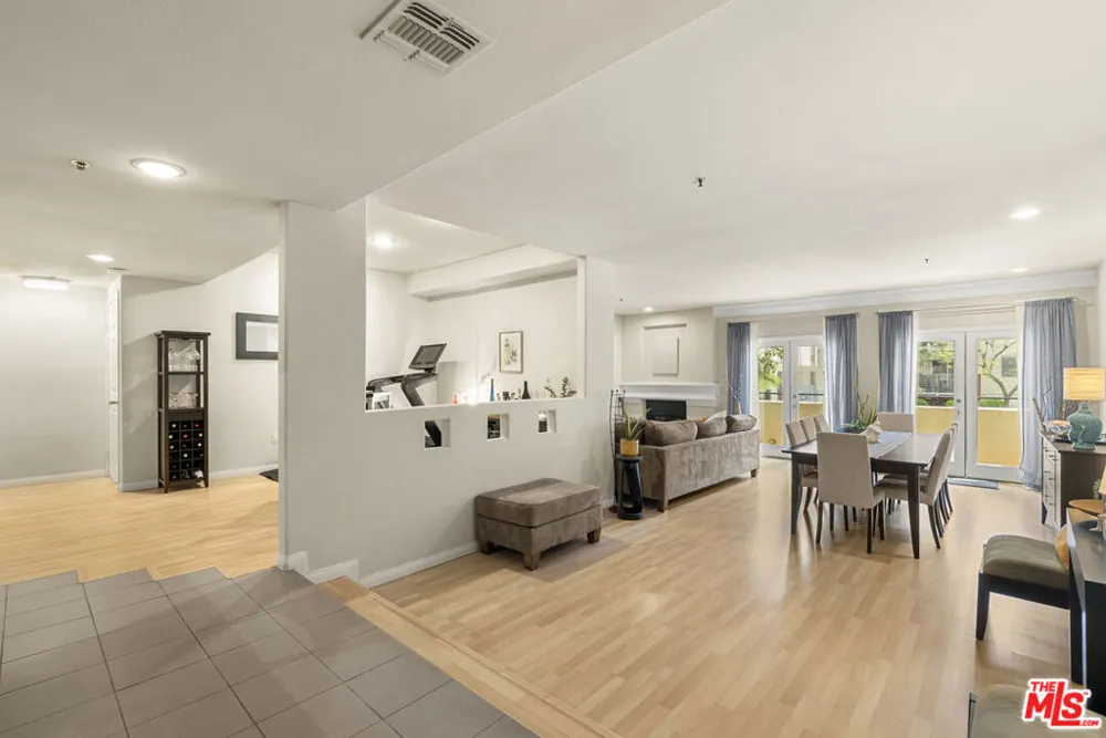12011 Goshen Avenue #102 Los Angeles, CA 90049