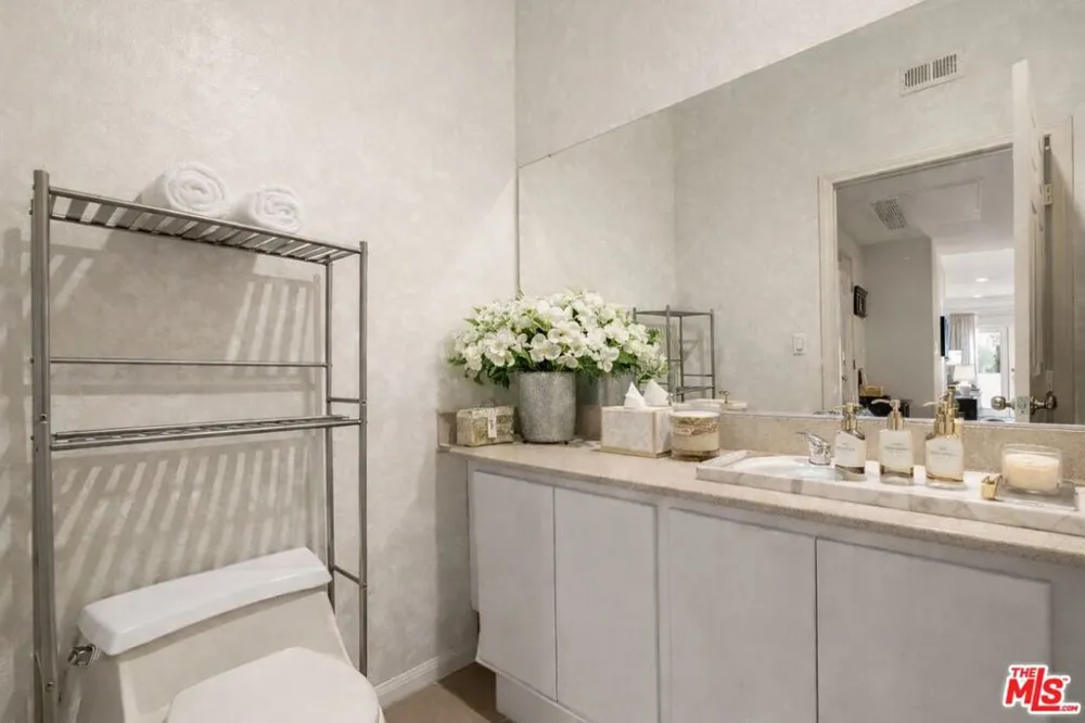 12011 Goshen Avenue #102 Los Angeles, CA 90049