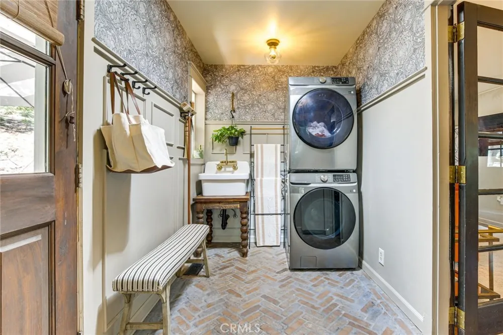 652 E Victoria Court Lake Arrowhead, CA 92352