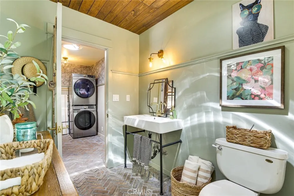 652 E Victoria Court Lake Arrowhead, CA 92352