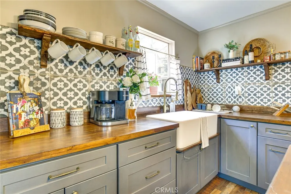 652 E Victoria Court Lake Arrowhead, CA 92352