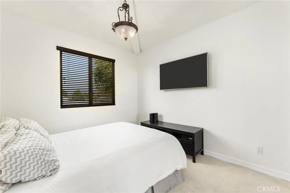 1551 Artesia Boulevard #4 Manhattan Beach, CA 90266