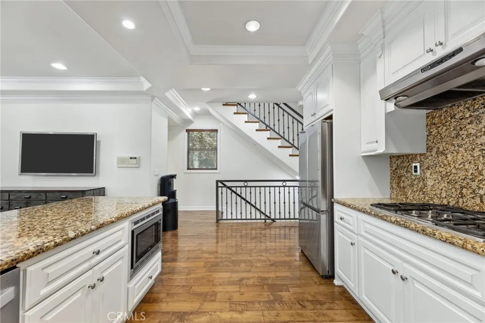 1551 Artesia Boulevard #4 Manhattan Beach, CA 90266