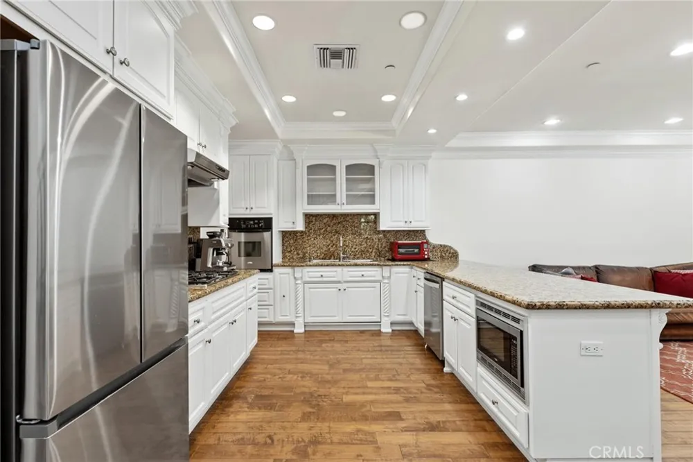 1551 Artesia Boulevard #4 Manhattan Beach, CA 90266