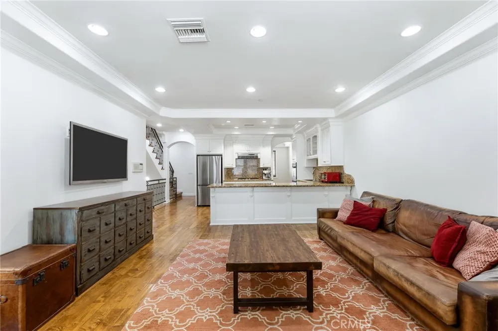 1551 Artesia Boulevard #4 Manhattan Beach, CA 90266