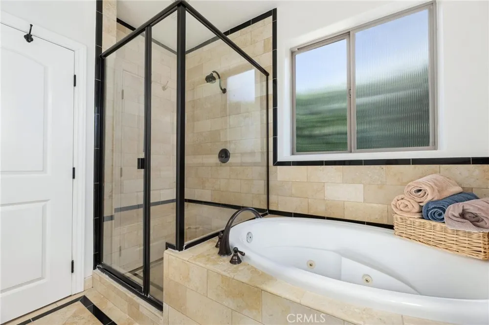 1551 Artesia Boulevard #4 Manhattan Beach, CA 90266