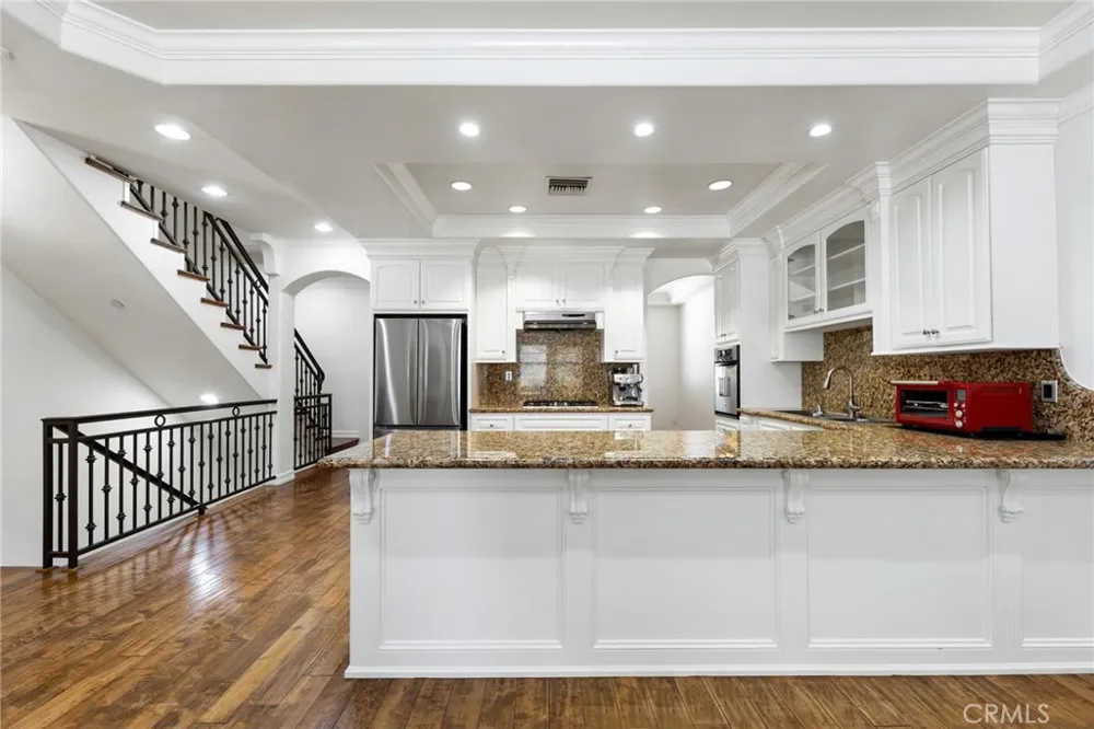 1551 Artesia Boulevard #4 Manhattan Beach, CA 90266