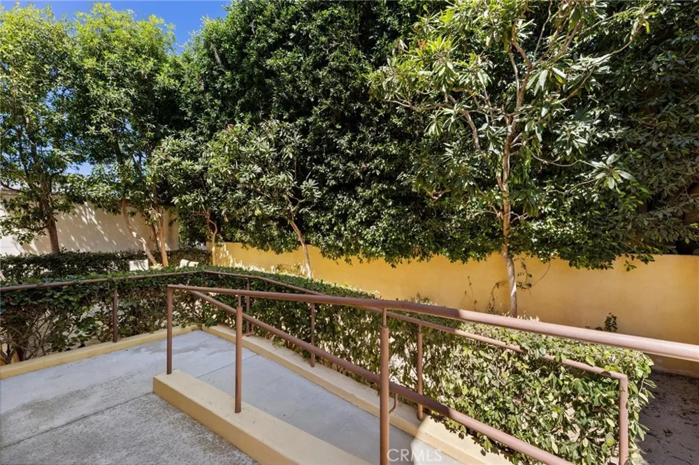 1551 Artesia Boulevard #4 Manhattan Beach, CA 90266