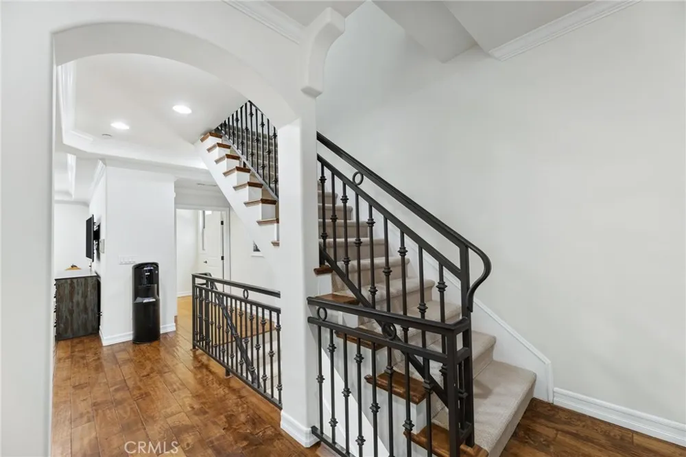 1551 Artesia Boulevard #4 Manhattan Beach, CA 90266