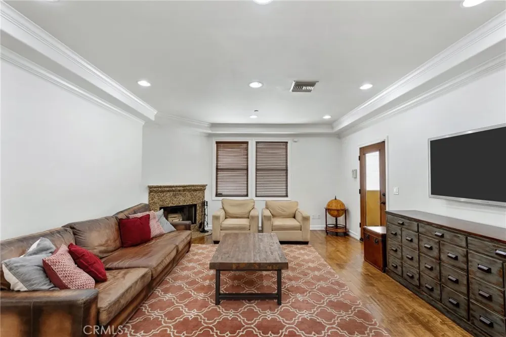 1551 Artesia Boulevard #4 Manhattan Beach, CA 90266