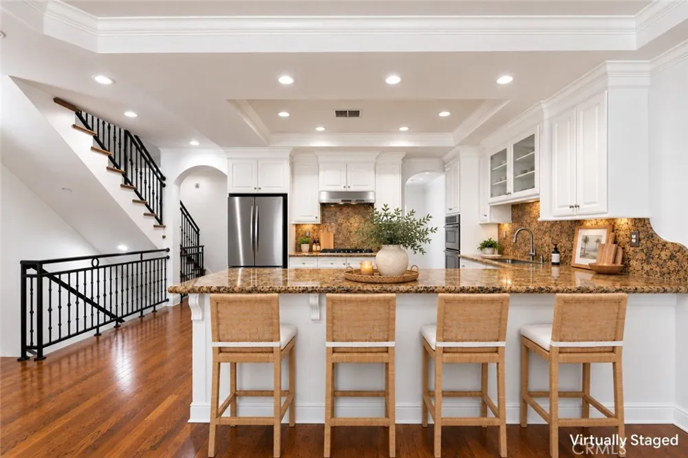 1551 Artesia Boulevard #4 Manhattan Beach, CA 90266