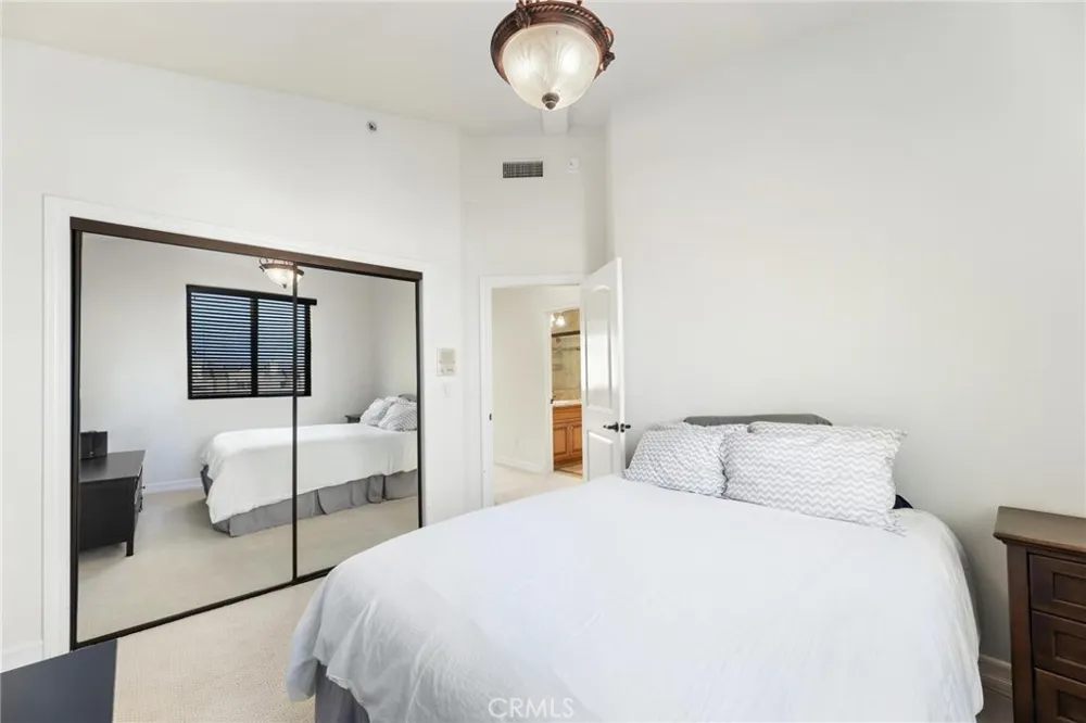 1551 Artesia Boulevard #4 Manhattan Beach, CA 90266