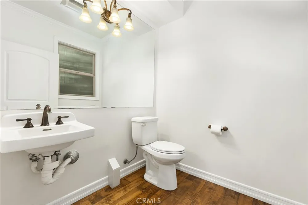 1551 Artesia Boulevard #4 Manhattan Beach, CA 90266