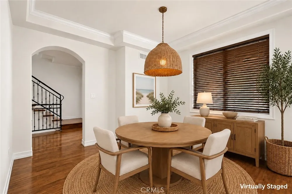 1551 Artesia Boulevard #4 Manhattan Beach, CA 90266
