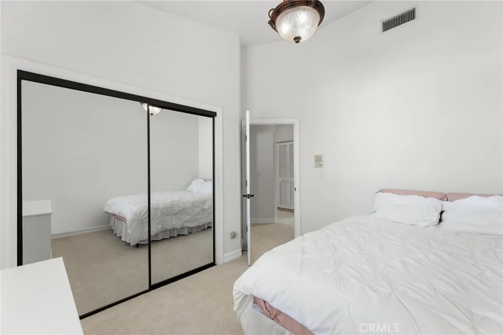 1551 Artesia Boulevard #4 Manhattan Beach, CA 90266