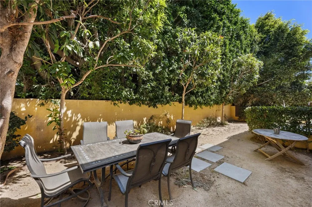 1551 Artesia Boulevard #4 Manhattan Beach, CA 90266