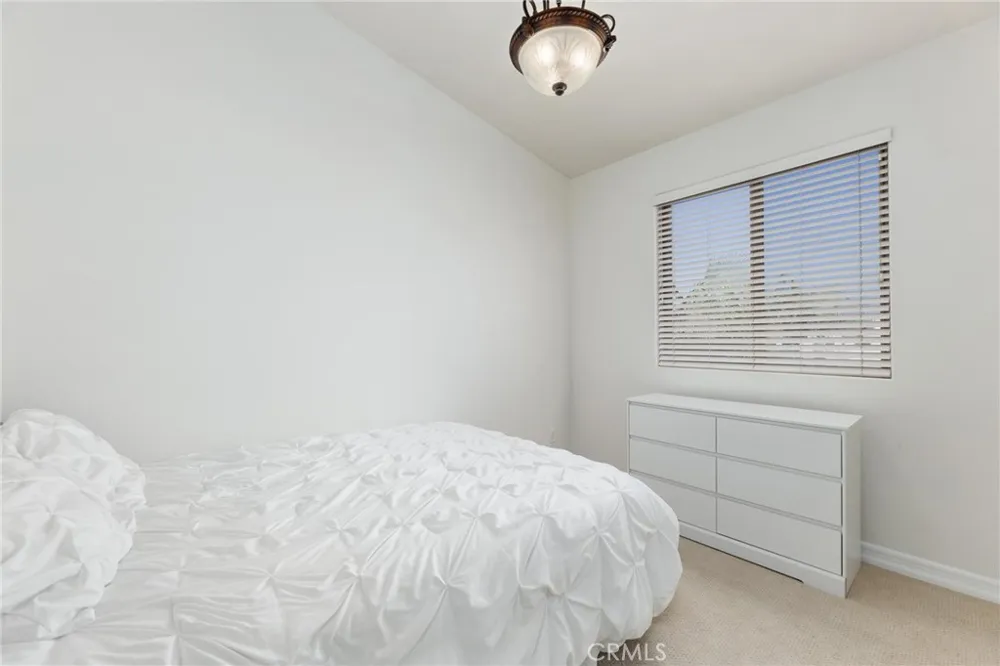 1551 Artesia Boulevard #4 Manhattan Beach, CA 90266