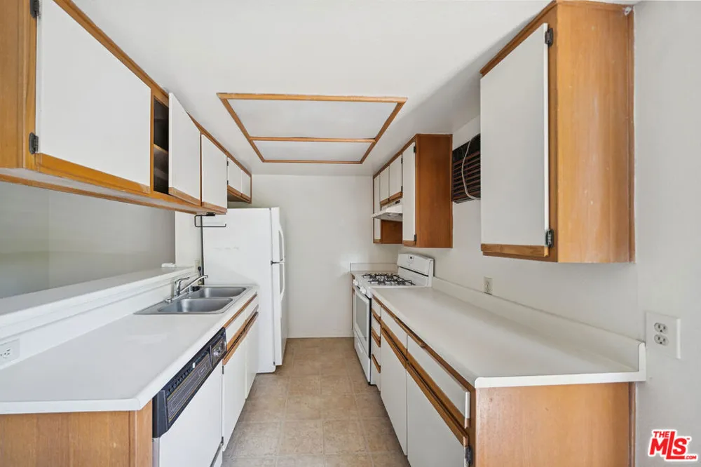 1519 Martel Avenue #201 Los Angeles, CA 90046