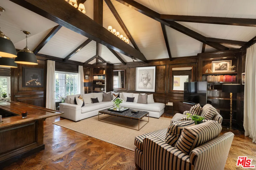 160 Bronwood Avenue Los Angeles, CA 90049