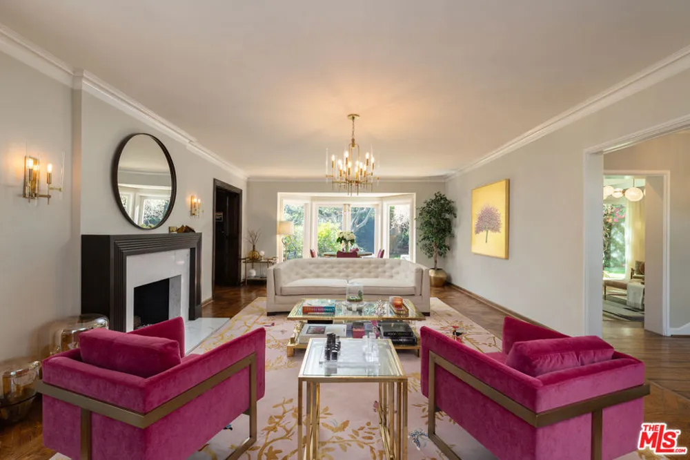 160 Bronwood Avenue Los Angeles, CA 90049