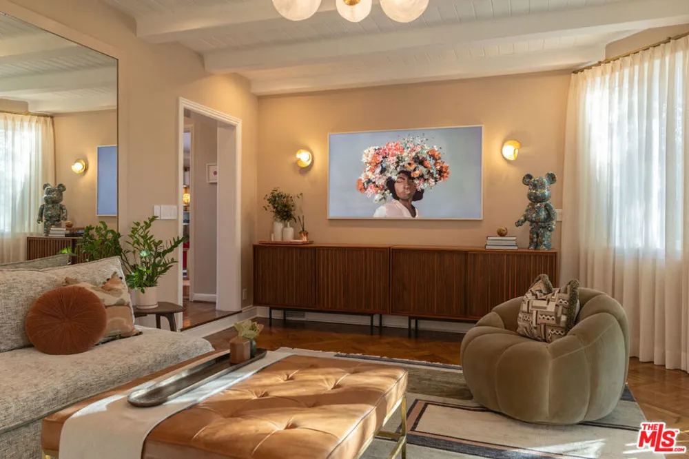 160 Bronwood Avenue Los Angeles, CA 90049